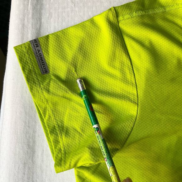 Under Armour Women Short Sleeve Workout Fitted T-shirt size M, Solid Neon Green - Picture 8 of 8